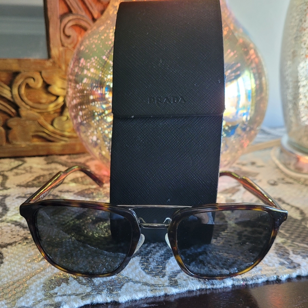 Prada aviator *EUC* Sunglasses